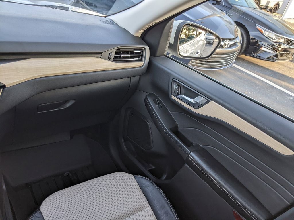 2021 Ford Escape Hybrid Titanium