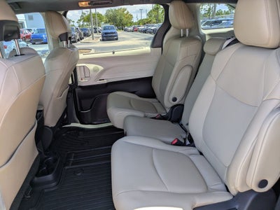 2022 Toyota Sienna XLE 8 Passenger