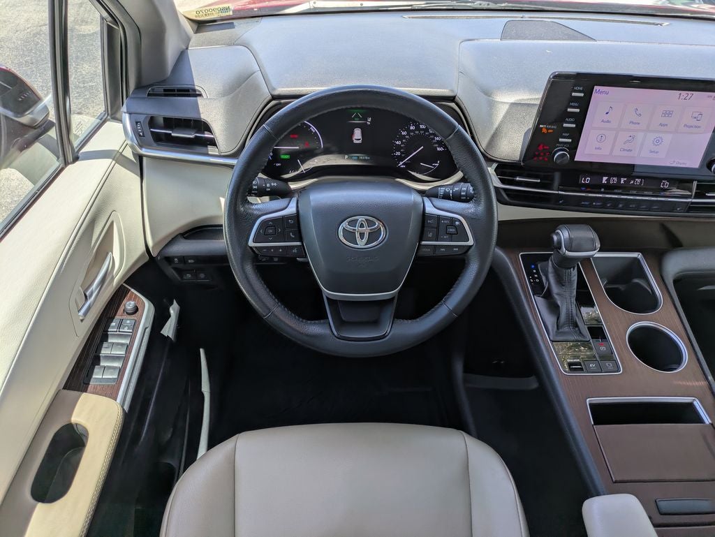 2022 Toyota Sienna XLE 8 Passenger