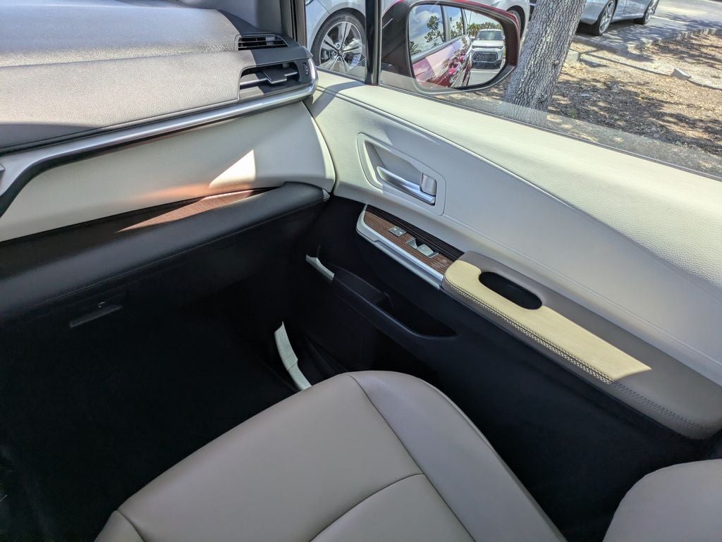 2022 Toyota Sienna XLE 8 Passenger