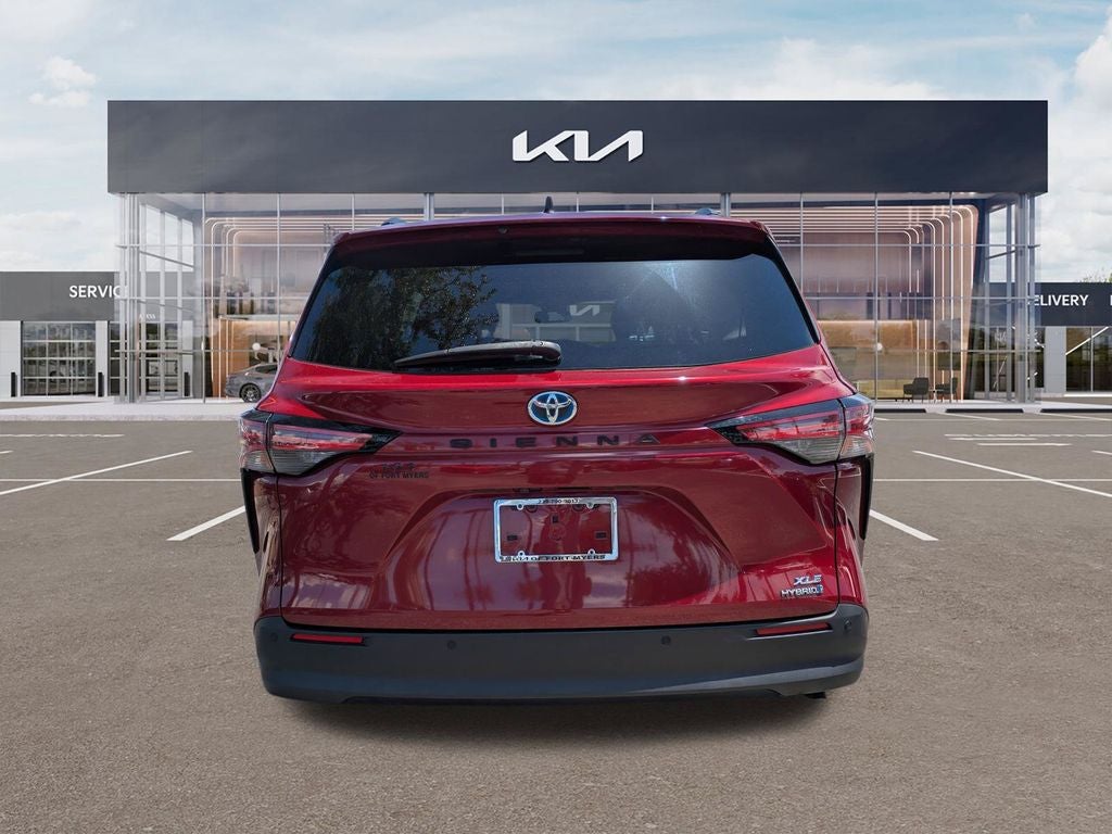 2022 Toyota Sienna XLE 8 Passenger