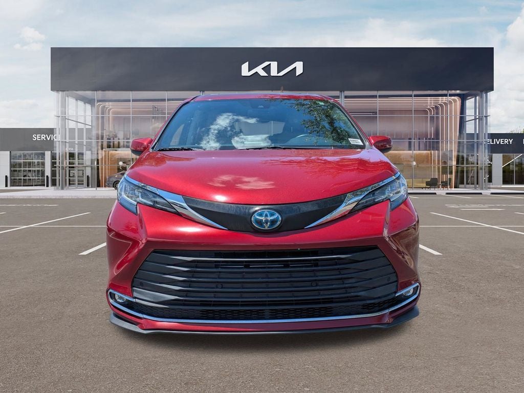 2022 Toyota Sienna XLE 8 Passenger