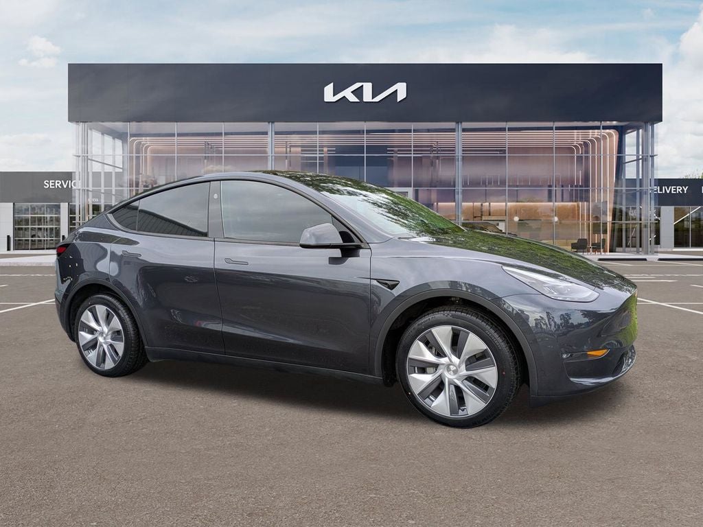 Used 2024 Tesla Model Y Long Range with VIN 7SAYGDEE3RA261955 for sale in Fort Myers, FL