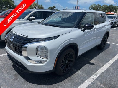 2024 Mitsubishi Outlander Base