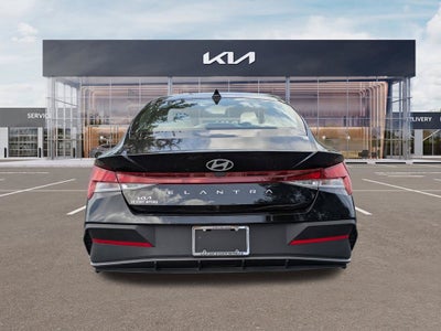 2025 Hyundai Elantra SE