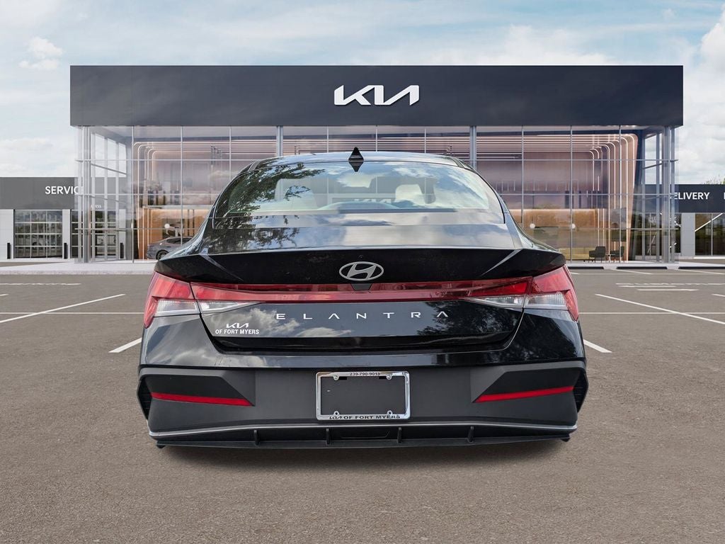 2025 Hyundai Elantra SE