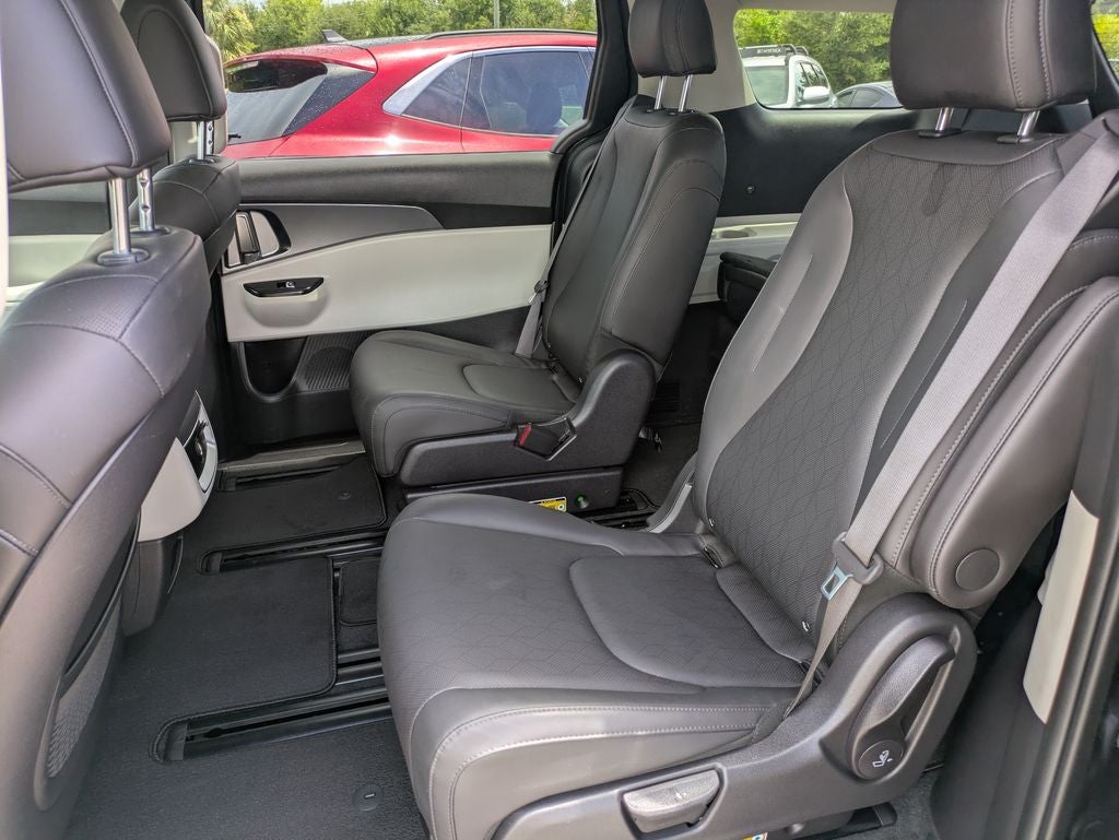 2024 Kia Carnival LX