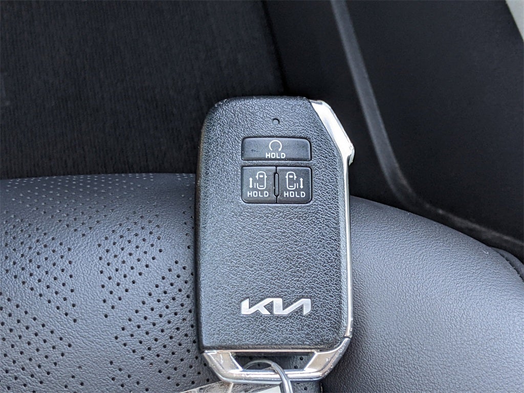 2023 Kia Carnival LX