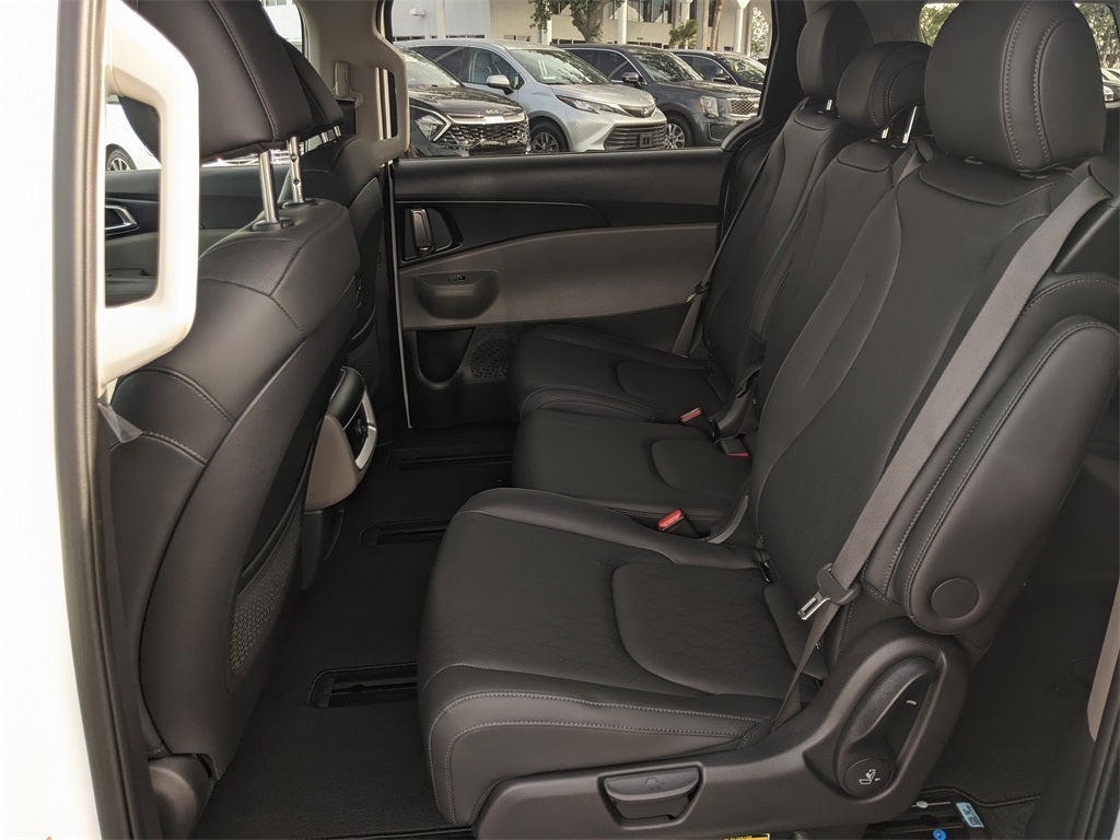 2025 Kia Carnival LXS