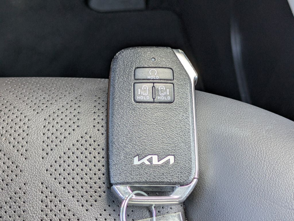 2023 Kia Carnival EX
