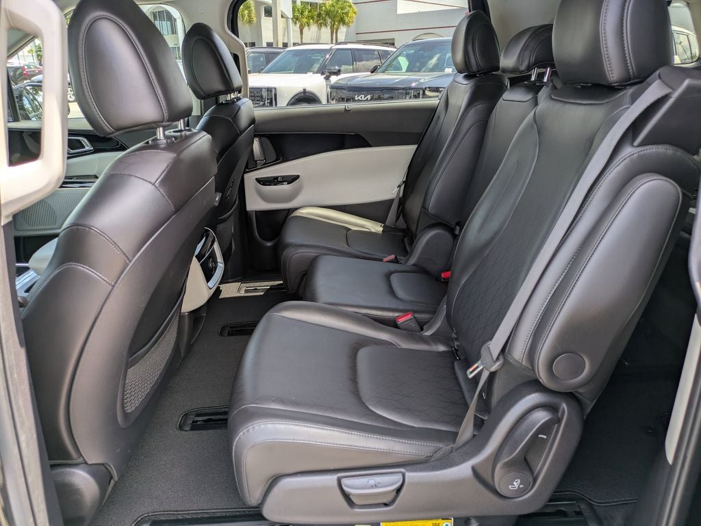 2024 Kia Carnival EX