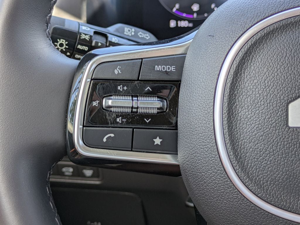 2023 Kia Carnival SX