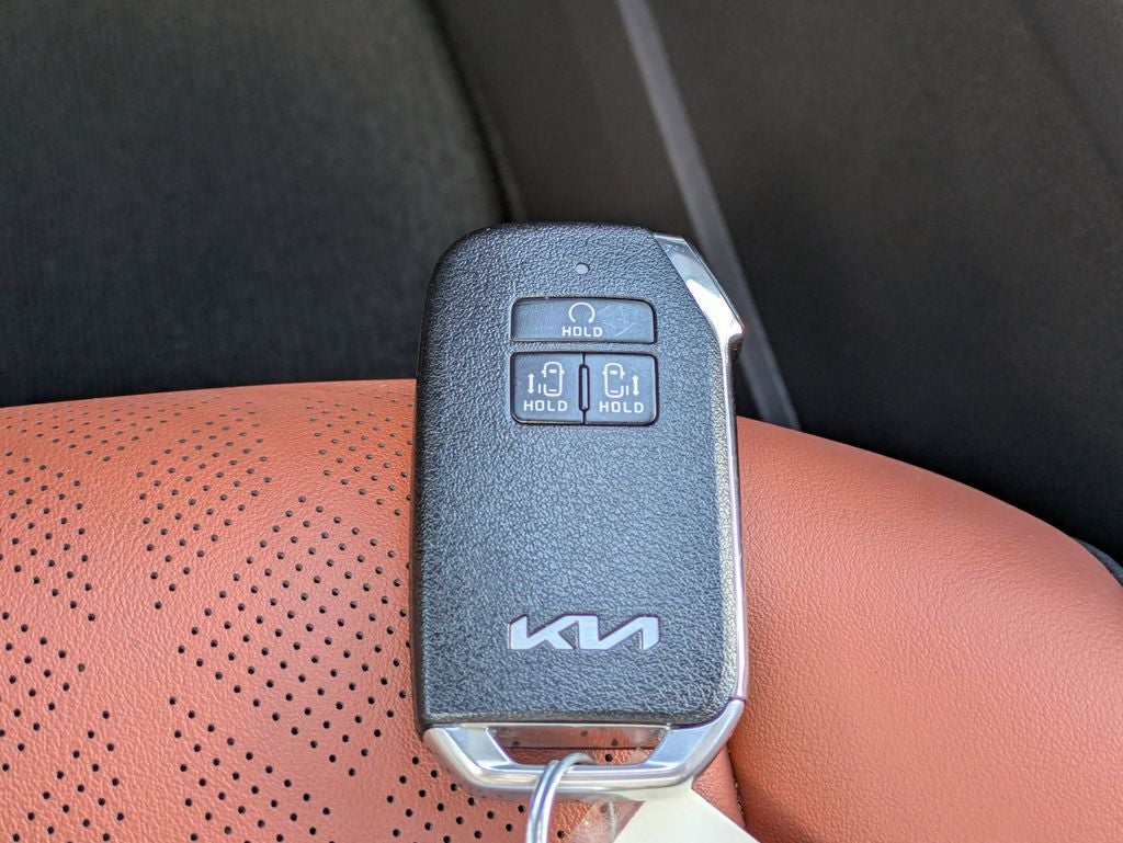2023 Kia Carnival SX