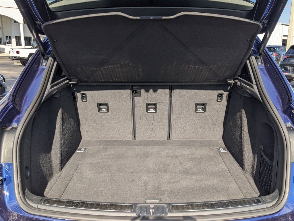 2023 Porsche Macan Base