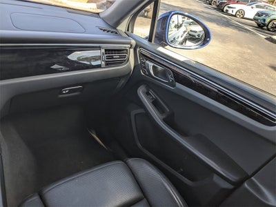 2023 Porsche Macan Base