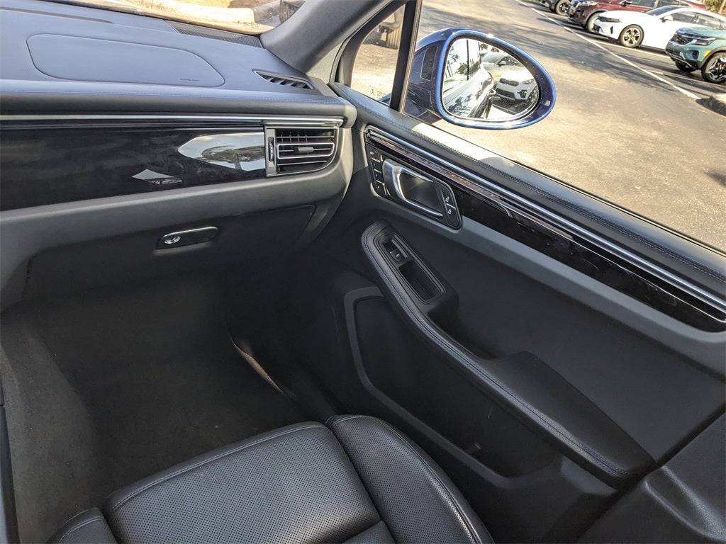 2023 Porsche Macan Base