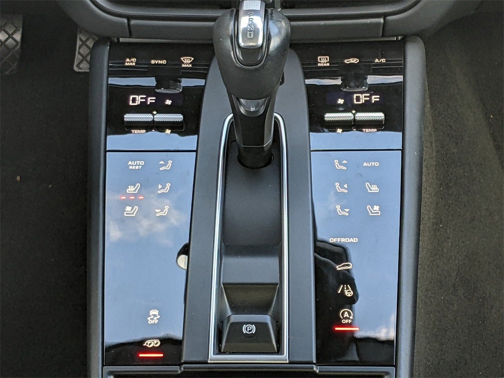 2023 Porsche Macan Base