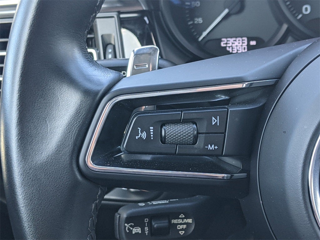 2023 Porsche Macan Base