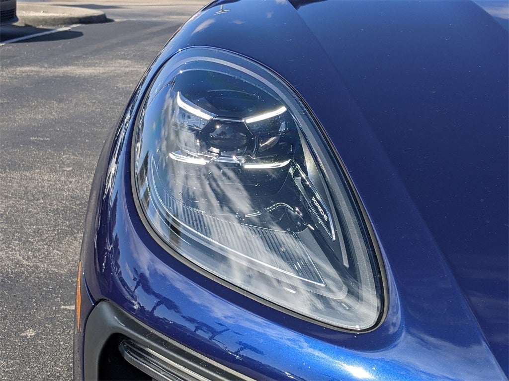 2023 Porsche Macan Base