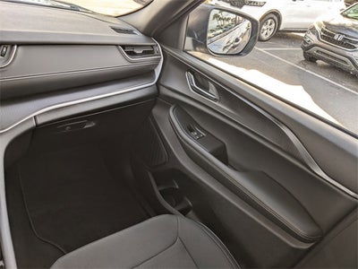 2025 Jeep Grand Cherokee Laredo 4x4