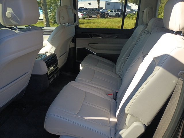 2024 Jeep Wagoneer Base