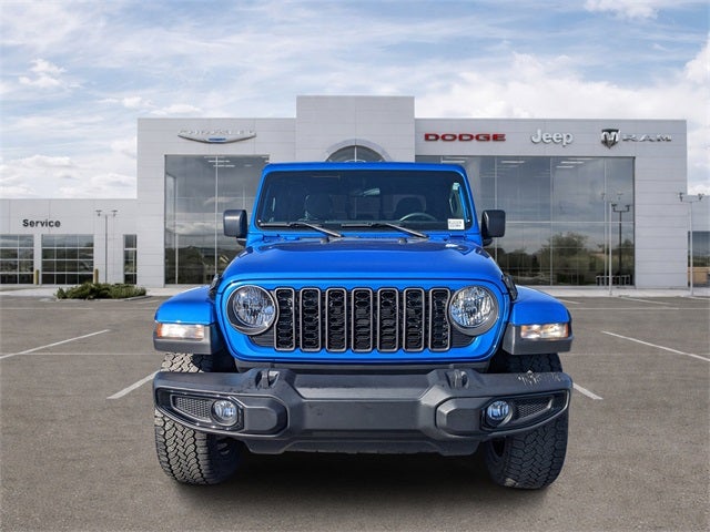 2024 Jeep Gladiator photo 3