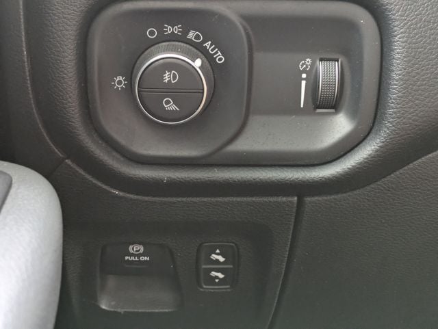 2020 RAM 1500 Big Horn Crew Cab 4x2 5'7' Box