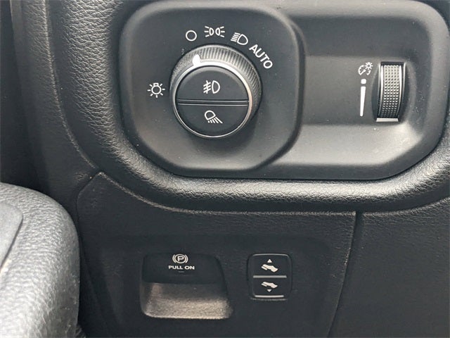 2022 RAM 1500 Big Horn Crew Cab 4x4 5'7' Box