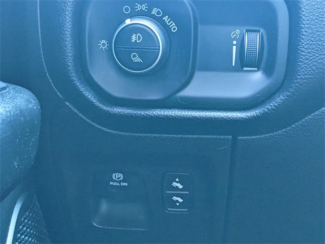 2020 RAM 1500 Big Horn Crew Cab 4x4 5'7' Box