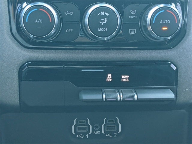 2020 RAM 1500 Big Horn Crew Cab 4x4 5'7' Box