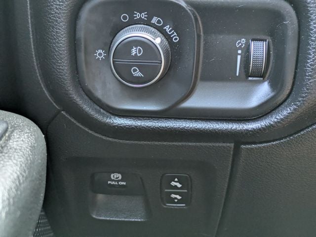2020 RAM 1500 Big Horn Crew Cab 4x4 5'7' Box