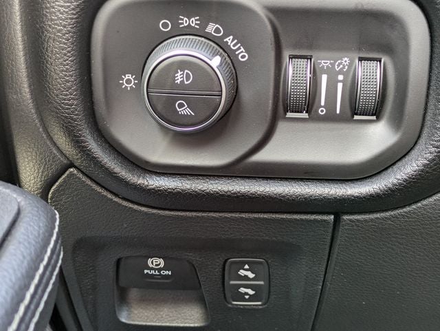 2026 RAM 1500 Laramie Crew Cab 4x4 5'7' Box
