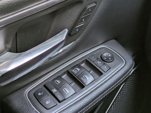 2021 RAM 1500 Laramie Crew Cab 4x4 5'7' Box