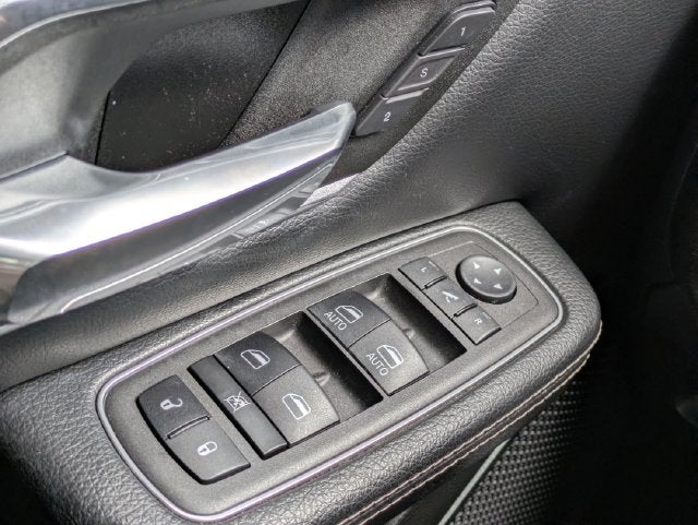 2023 RAM 1500 Laramie Crew Cab 4x4 5'7' Box
