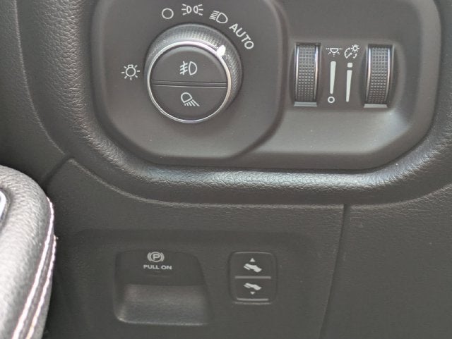 2023 RAM 1500 Laramie Crew Cab 4x4 5'7' Box