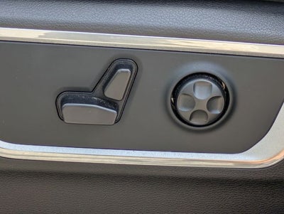 2020 RAM 1500 Laramie Crew Cab 4x4 5'7' Box