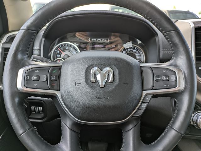 2020 RAM 1500 Laramie Crew Cab 4x4 5'7' Box