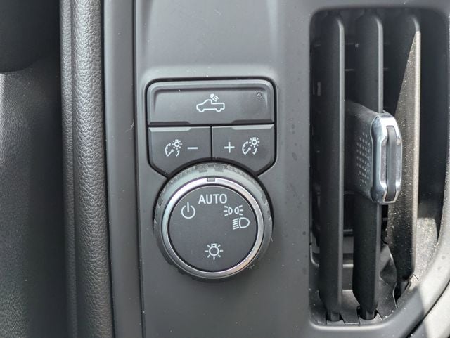 2021 Chevrolet Silverado 1500 2WD Crew Cab Short Bed Custom