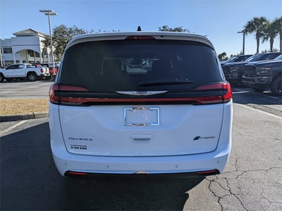 2024 Chrysler Pacifica Hybrid Select