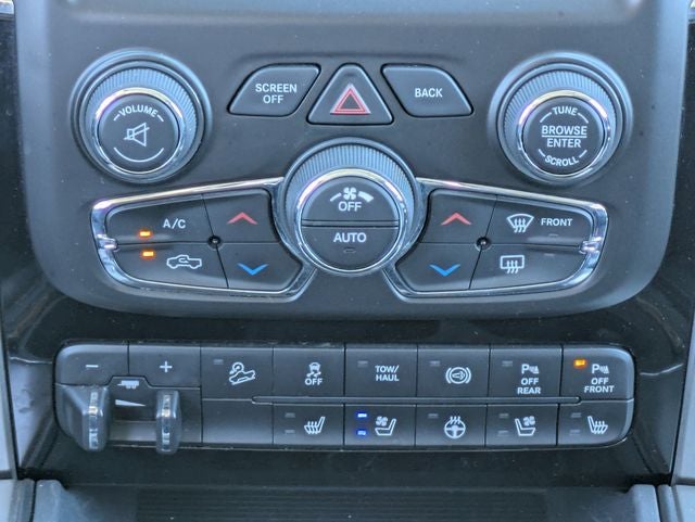 2018 RAM 2500 Laramie Crew Cab 4x4 6'4' Box