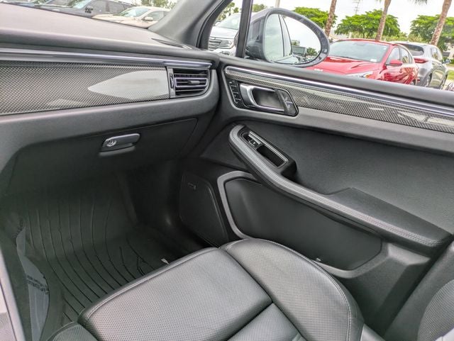 2023 Porsche Macan T